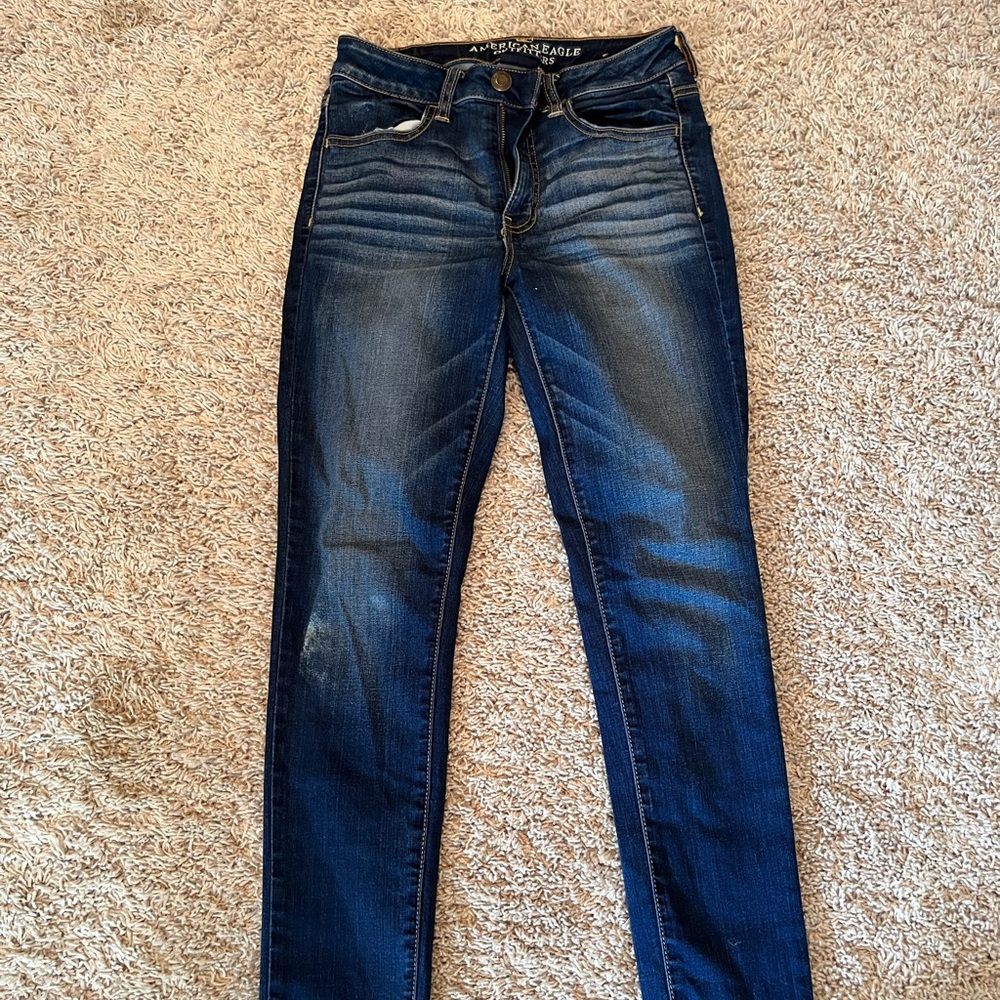 Size 6 American eagle jeans!